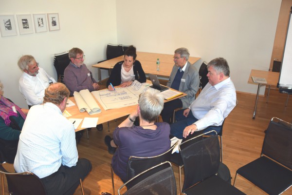 Diskutieren in der Gruppe | © Pfarrei-Initiative Schweiz